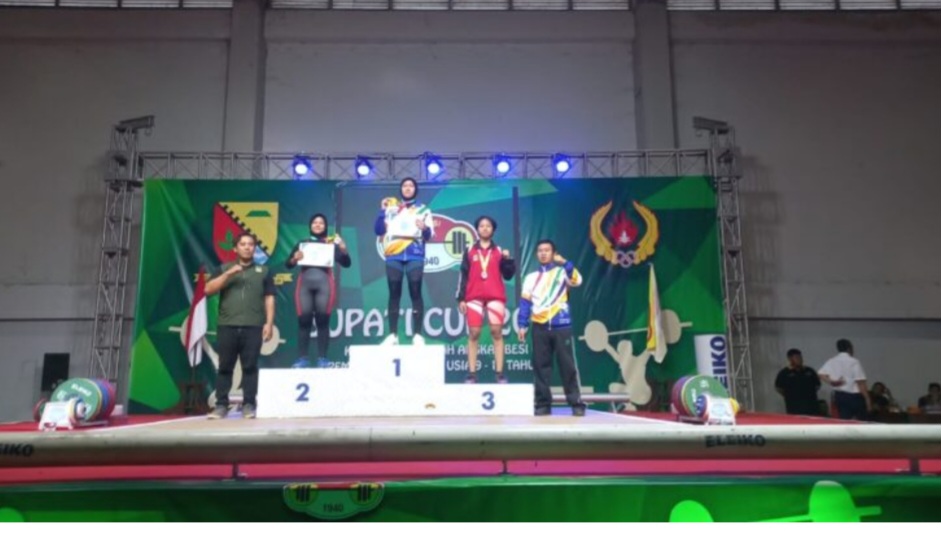 Atlet Muda Angkat Besi dari Kabupaten Bekasi Raih Sukses Gemilang di Kejuaraan Bupati Cup 2024