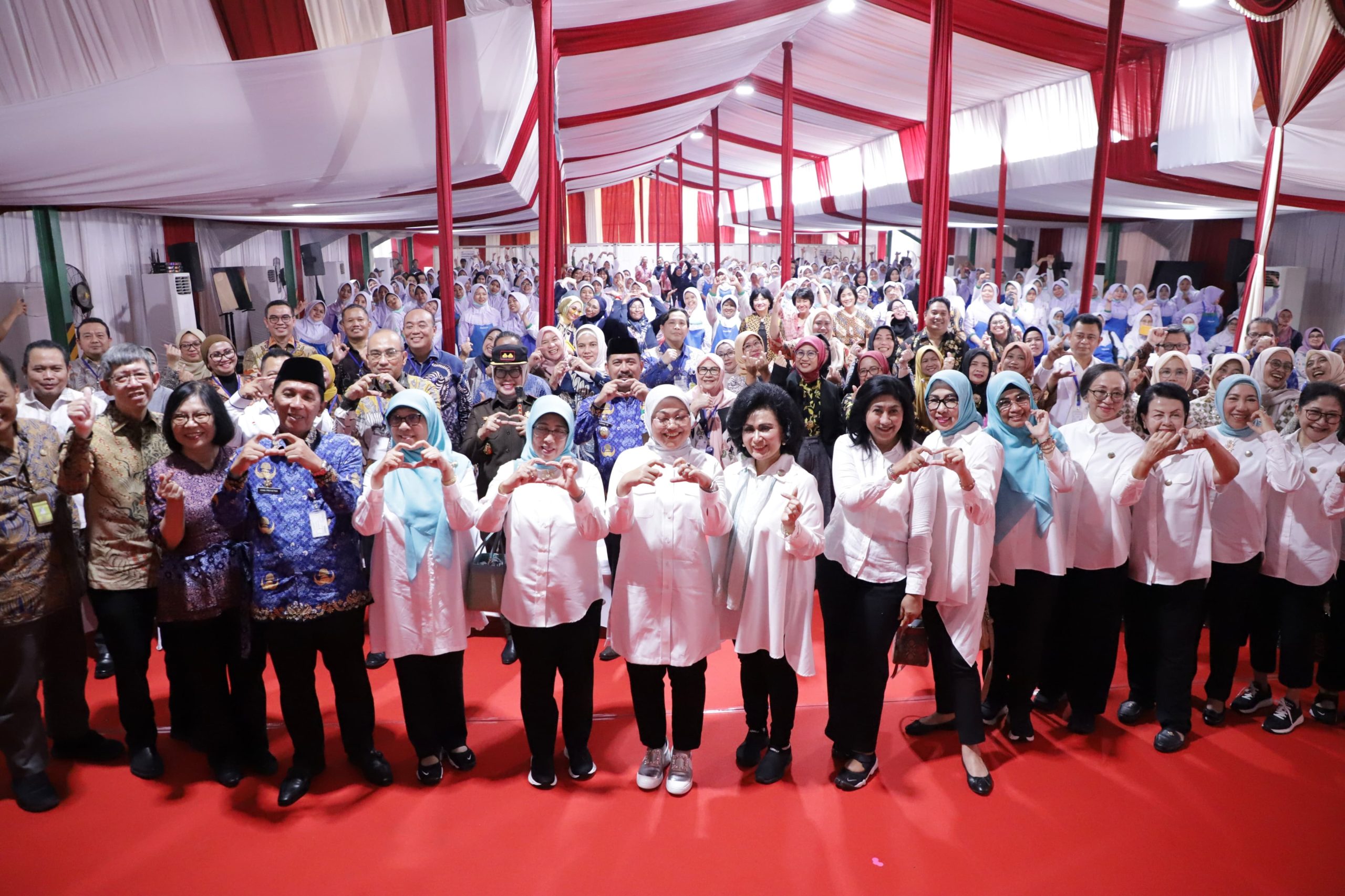 Tinjau Pemeriksaan Tes IVA di PT Indofood BCP, Menteri Ketenagakerjaan dan Plh Bupati Bekasi Dorong Kesehatan Pekerja Perempuan