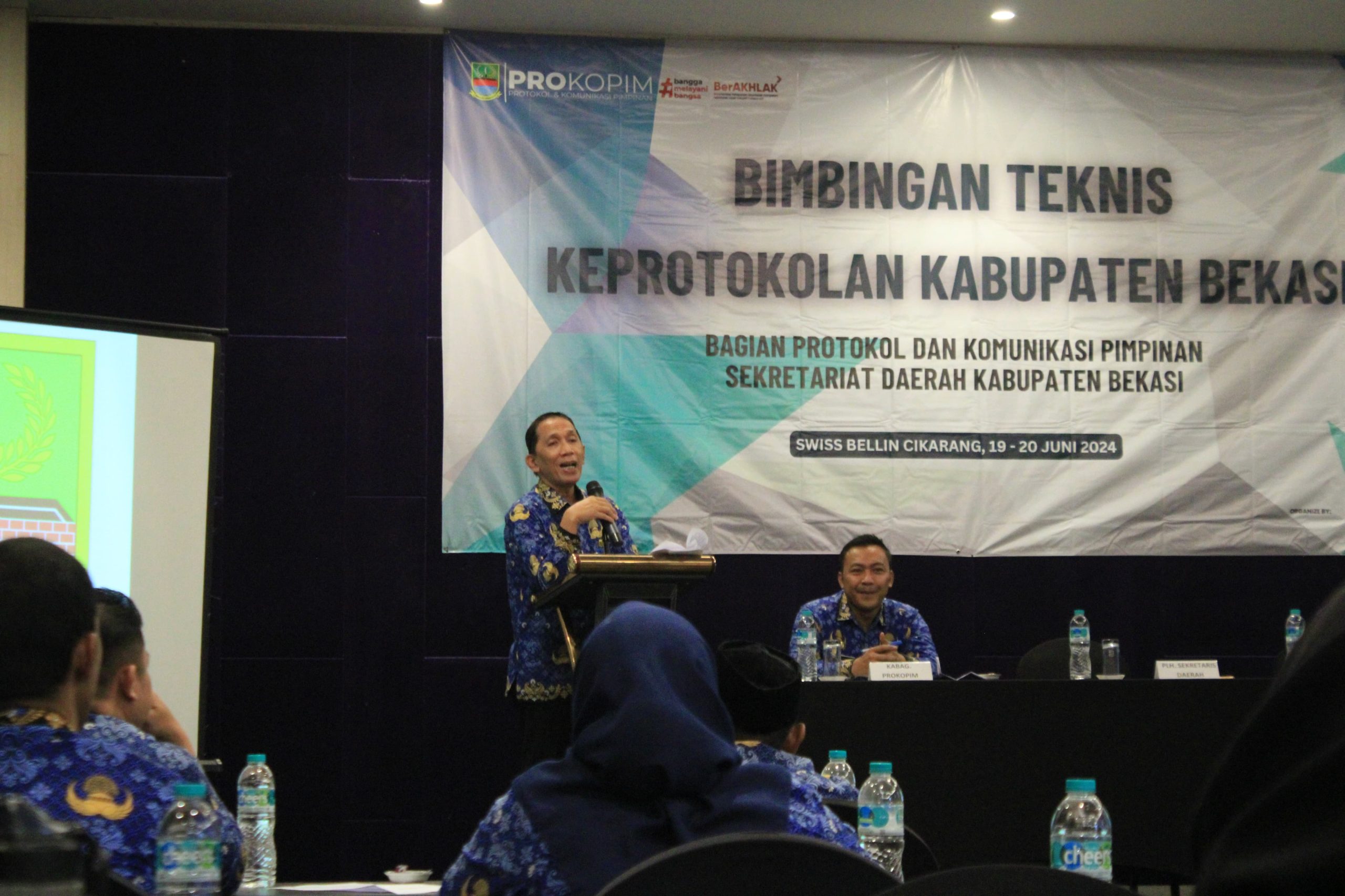 Plh Bupati Bekasi Tekankan Pentingnya Profesionalisme Tim Keprotokolan dalam Membangun Citra Pemerintah