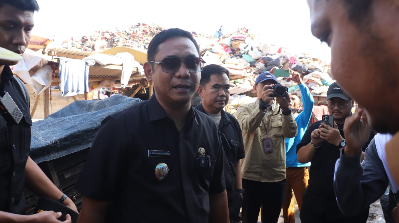 Respon Cepat Aduan Warga, Plt Bupati Bekasi Tutup TPS Ilegal di Tambun Utara