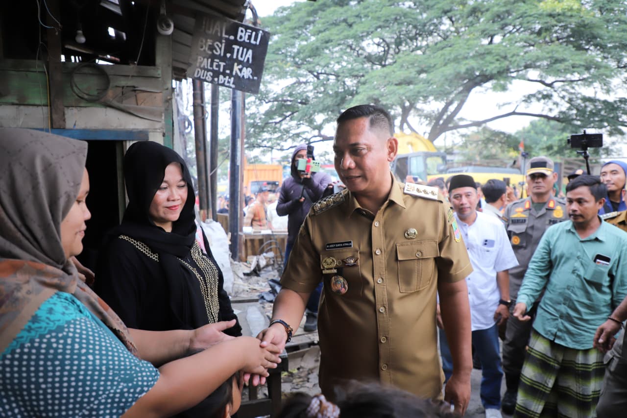 Bupati Bekasi Tinjau Penertiban 19 Bangunan Liar di Cikarang Barat, Warga Bongkar Mandiri